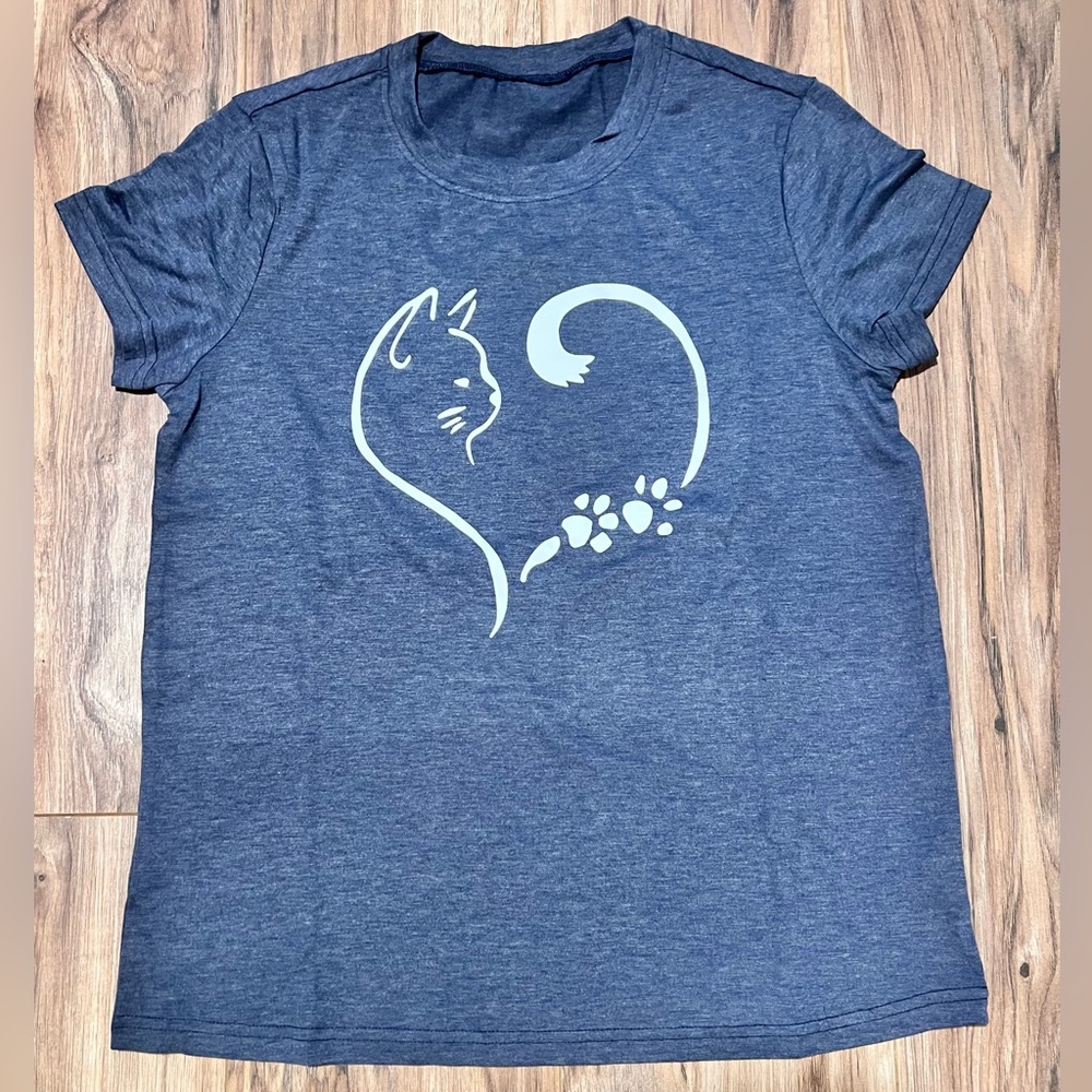 NWOT cat tshirt 😸
